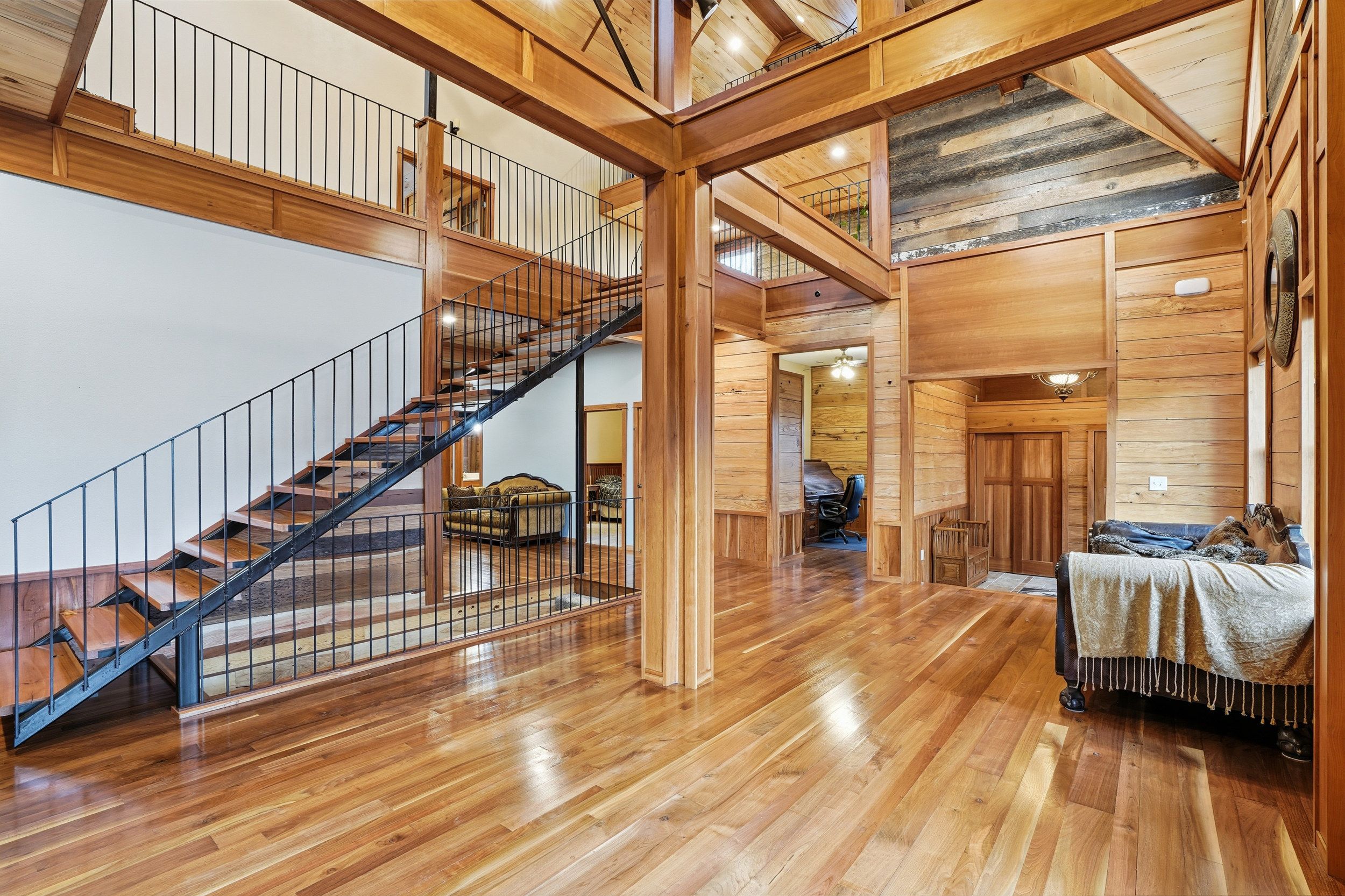 Listing Photo: 3300 Underwood Ave 0003-